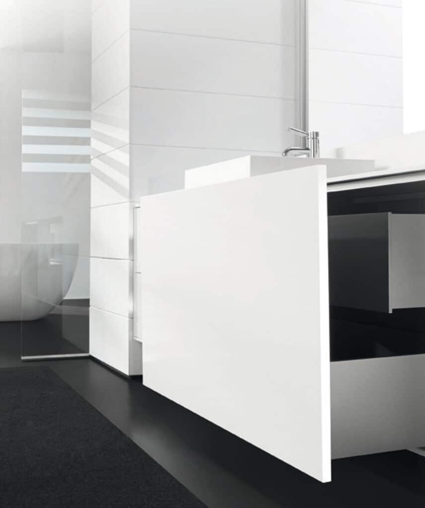 Herrajes, accesorios y complementos para muebles